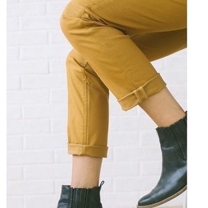 NWT Tradlands Transit Chino Peru - Size 6